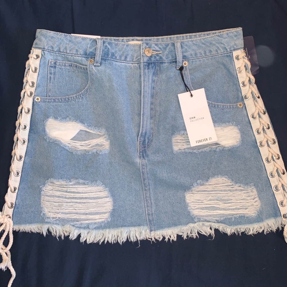 NWT DENIM SKIRT WITH LACE UP SIDE DETAIL SIZE 29